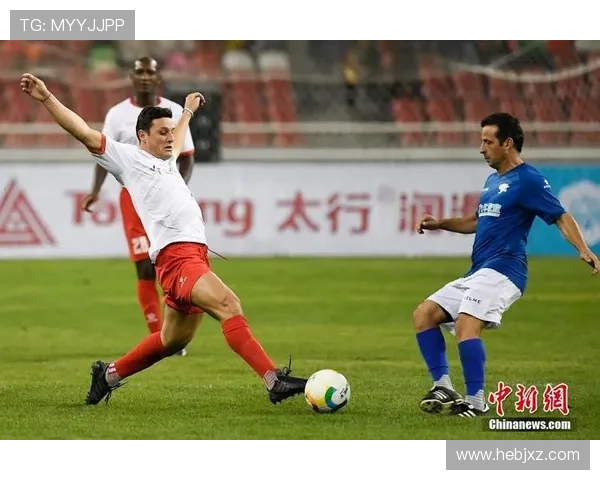 街头路人热议足球巨星排名 谁是当今足坛第一人你怎么看