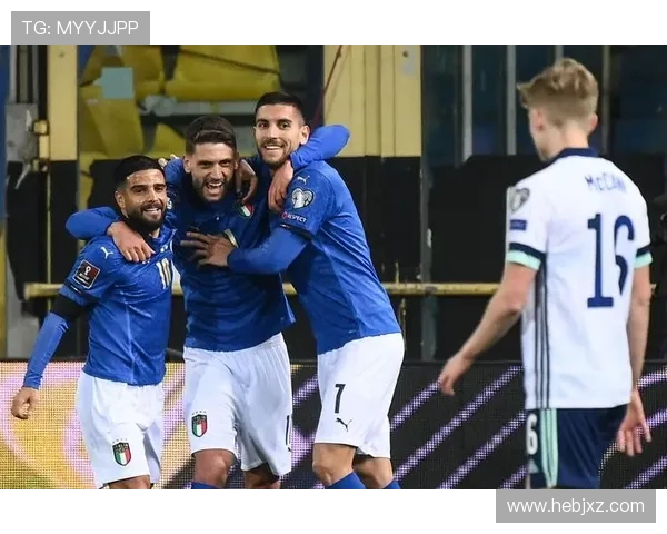 足球巨星齐聚一堂背影照 展现荣耀与团结的瞬间